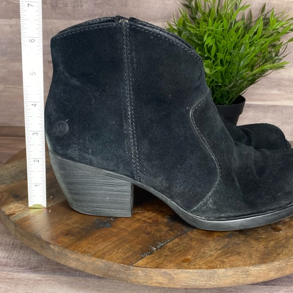Born Black Suede Leather booties - Size: 9M - Picture 4 of 11